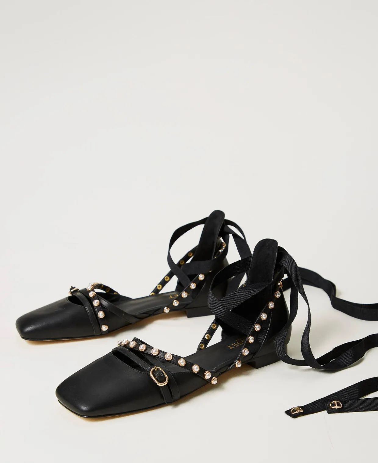 Ballerina Mit Perlen Und Bändern