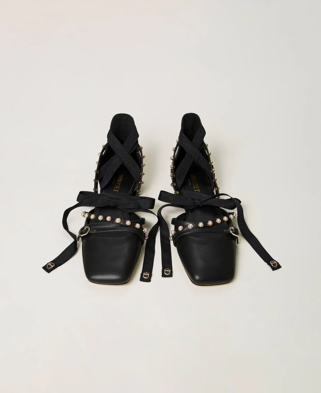 Ballerina Mit Perlen Und Bändern