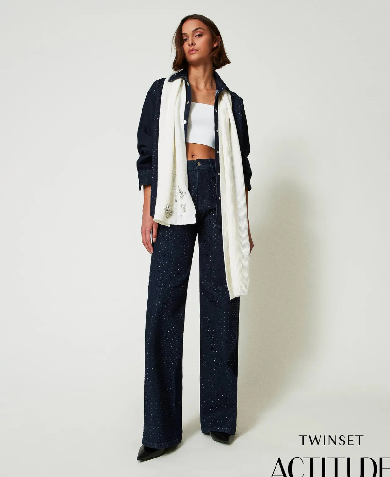 Bestickter Schal Mit Logo