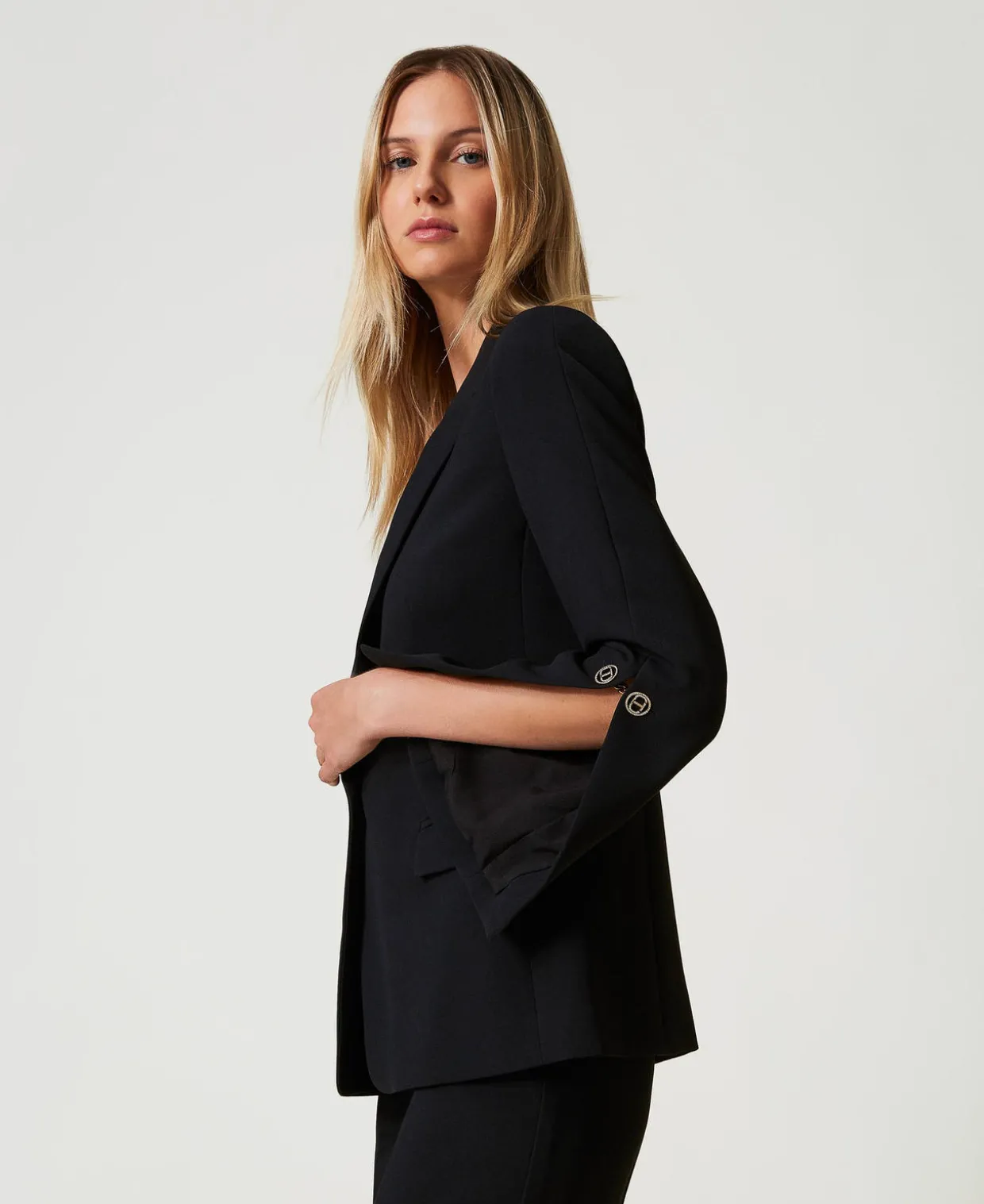 Blazer Aus Crêpe-Cady Mit Kettenknöpfen