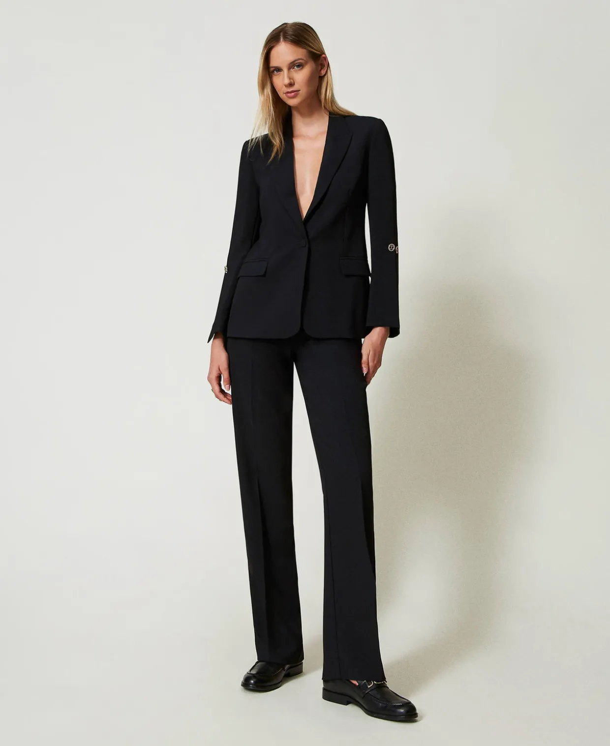 Blazer Aus Crêpe-Cady Mit Kettenknöpfen