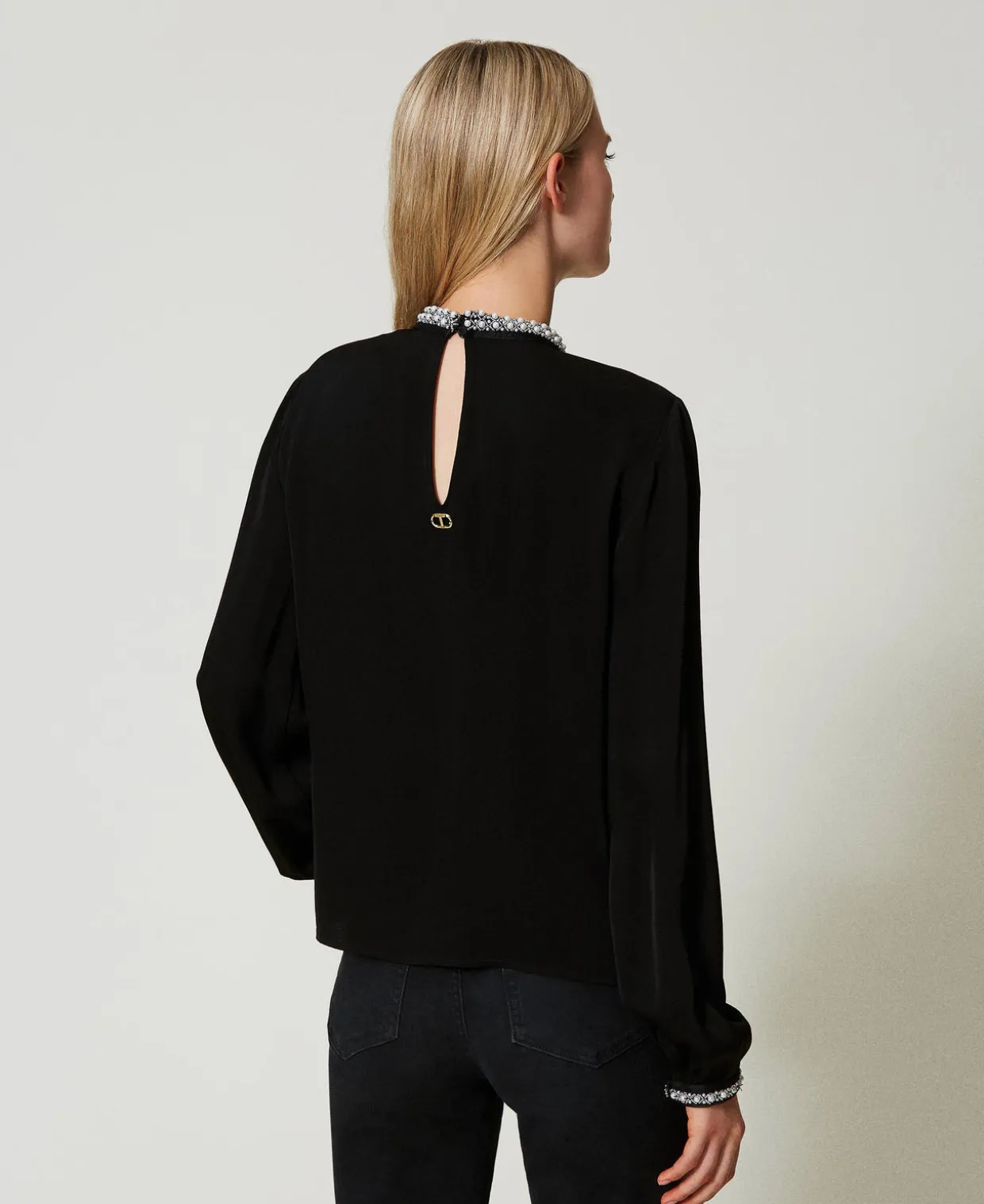 Bluse Aus Krepp Mit Stickereien