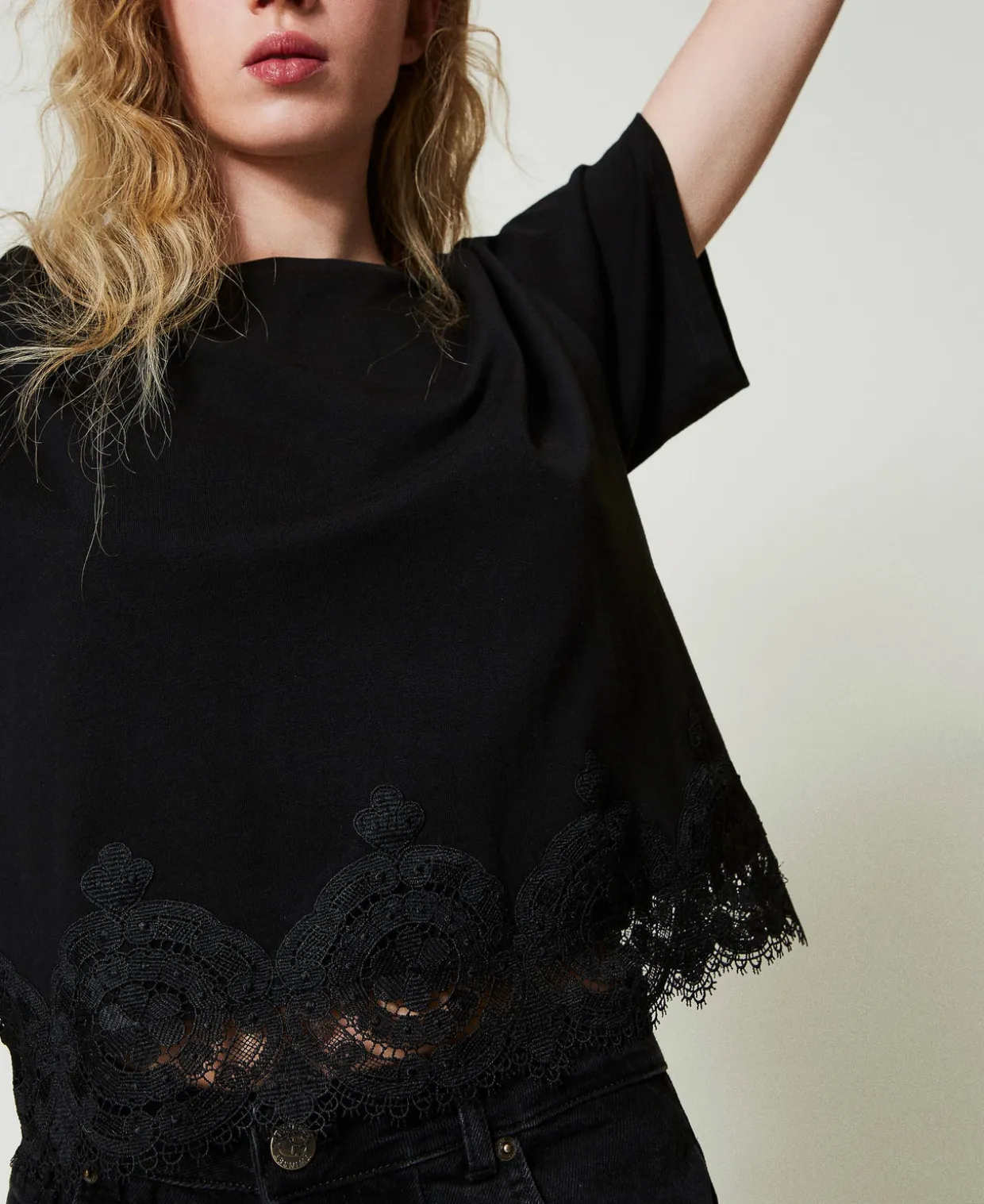 Cropped T-Shirt Mit Makrameespitze