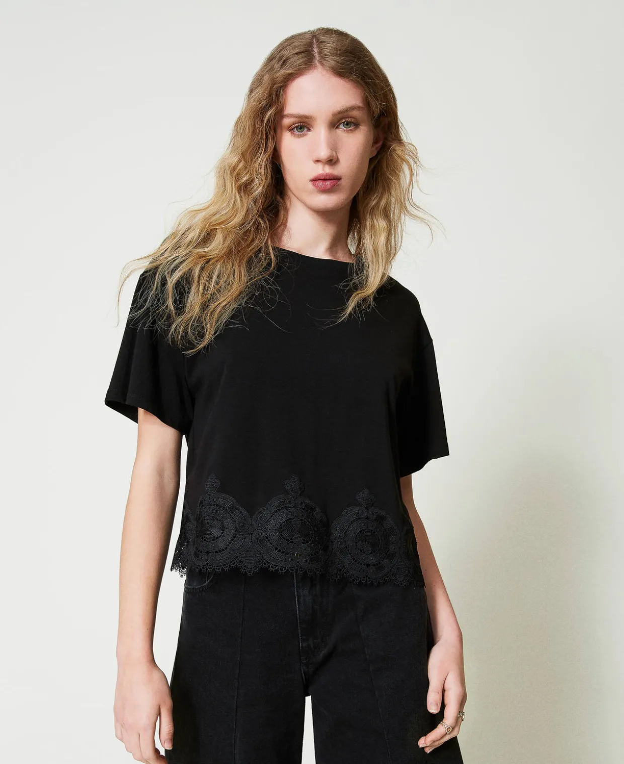 Cropped T-Shirt Mit Makrameespitze