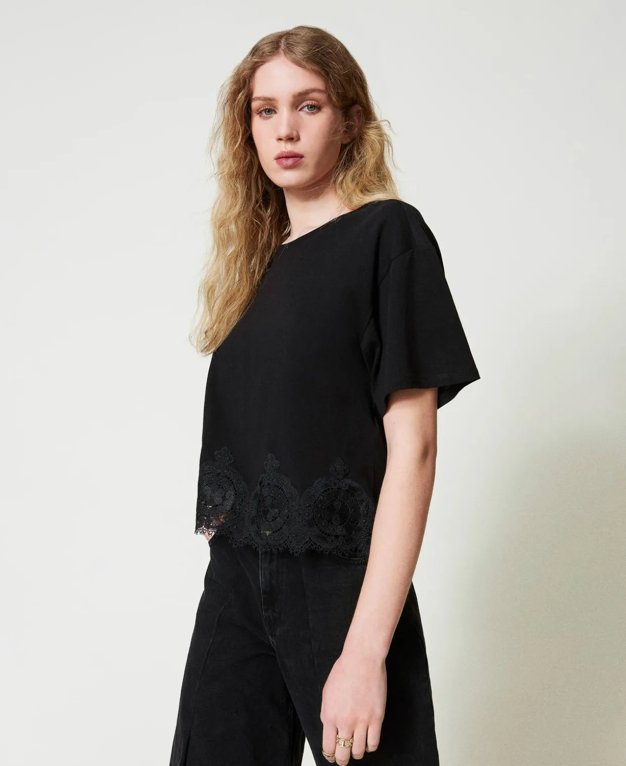 Cropped T-Shirt Mit Makrameespitze