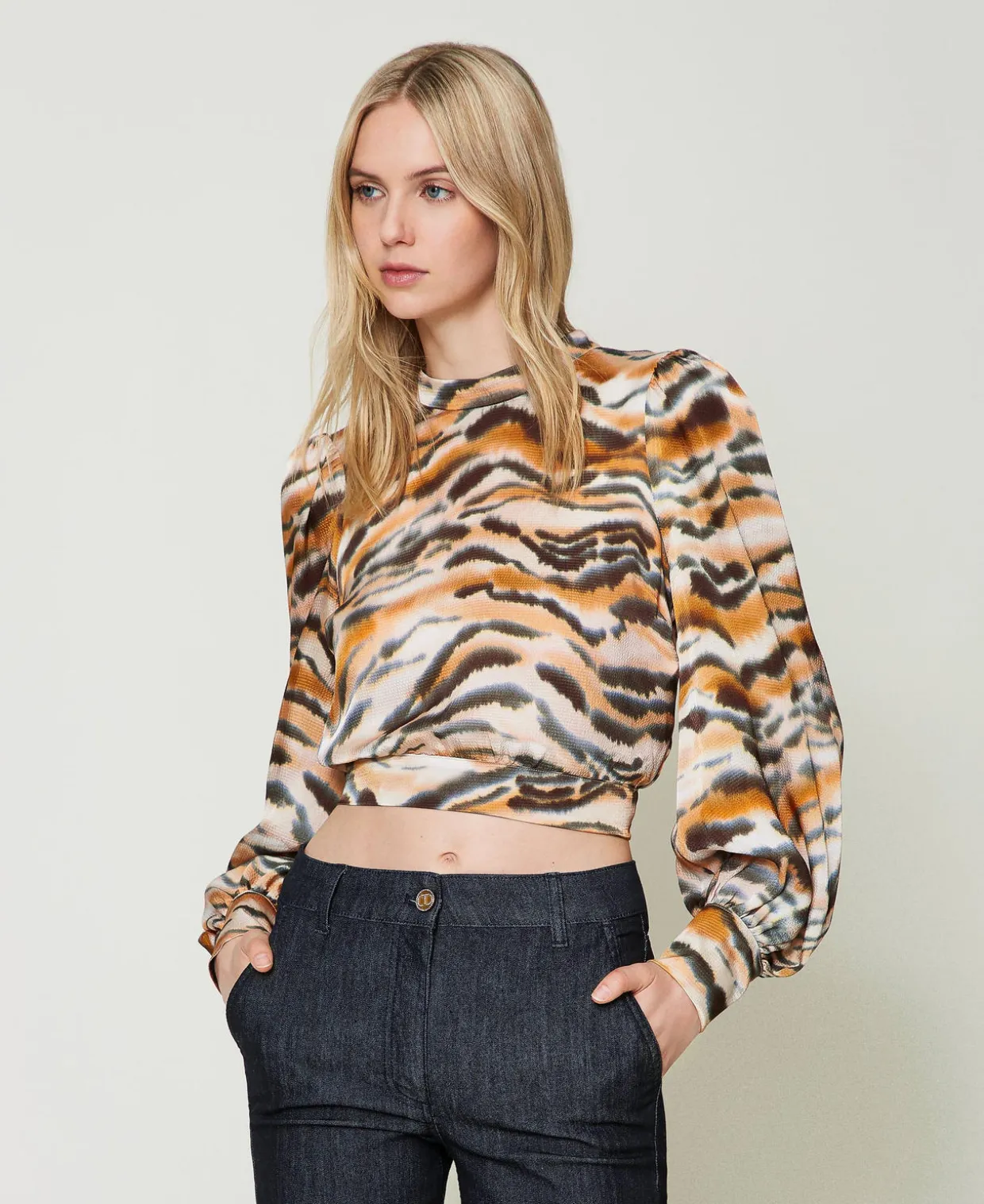 Cropped-Bluse Aus Satin Mit Animaldessin