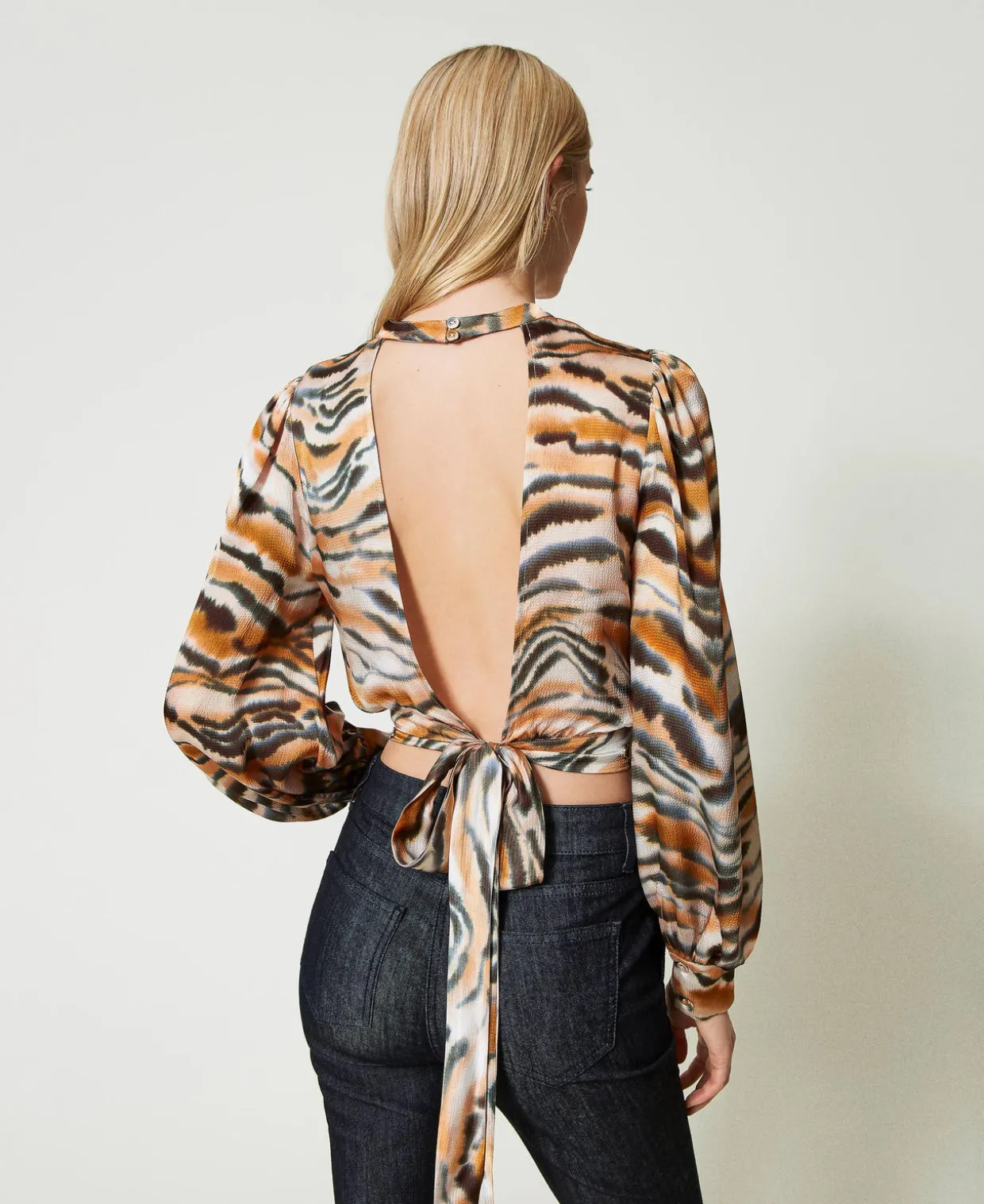 Cropped-Bluse Aus Satin Mit Animaldessin