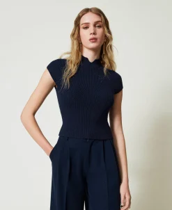 Figurbetonter Pullover Mit Dekorativem Rippenmuster