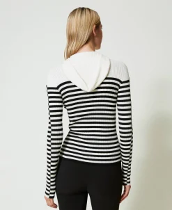 Figurbetonter Pullover Mit Streifen