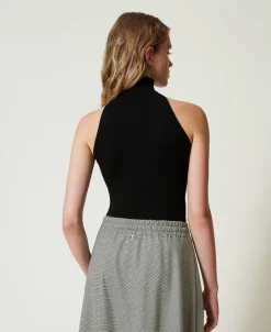 Figurbetontes Neckholder-Stricktop