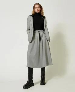 Figurbetontes Neckholder-Stricktop