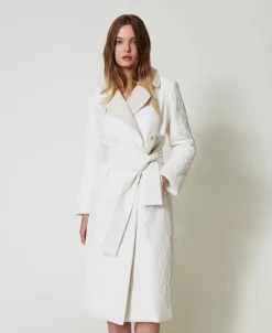 Gaufrierter Mantel Mit Zweireihigem Verschluss