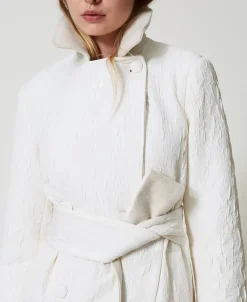 Gaufrierter Mantel Mit Zweireihigem Verschluss