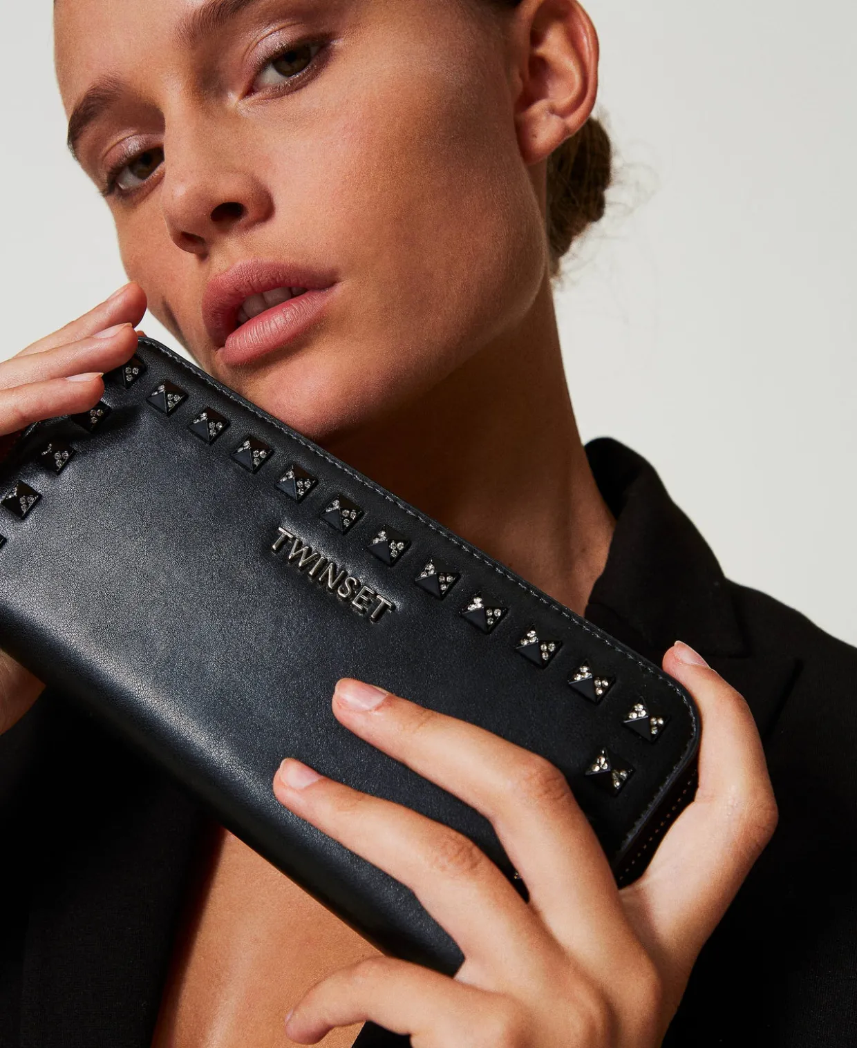 Geldbörse Mit Rundumreißverschluss Und Nieten