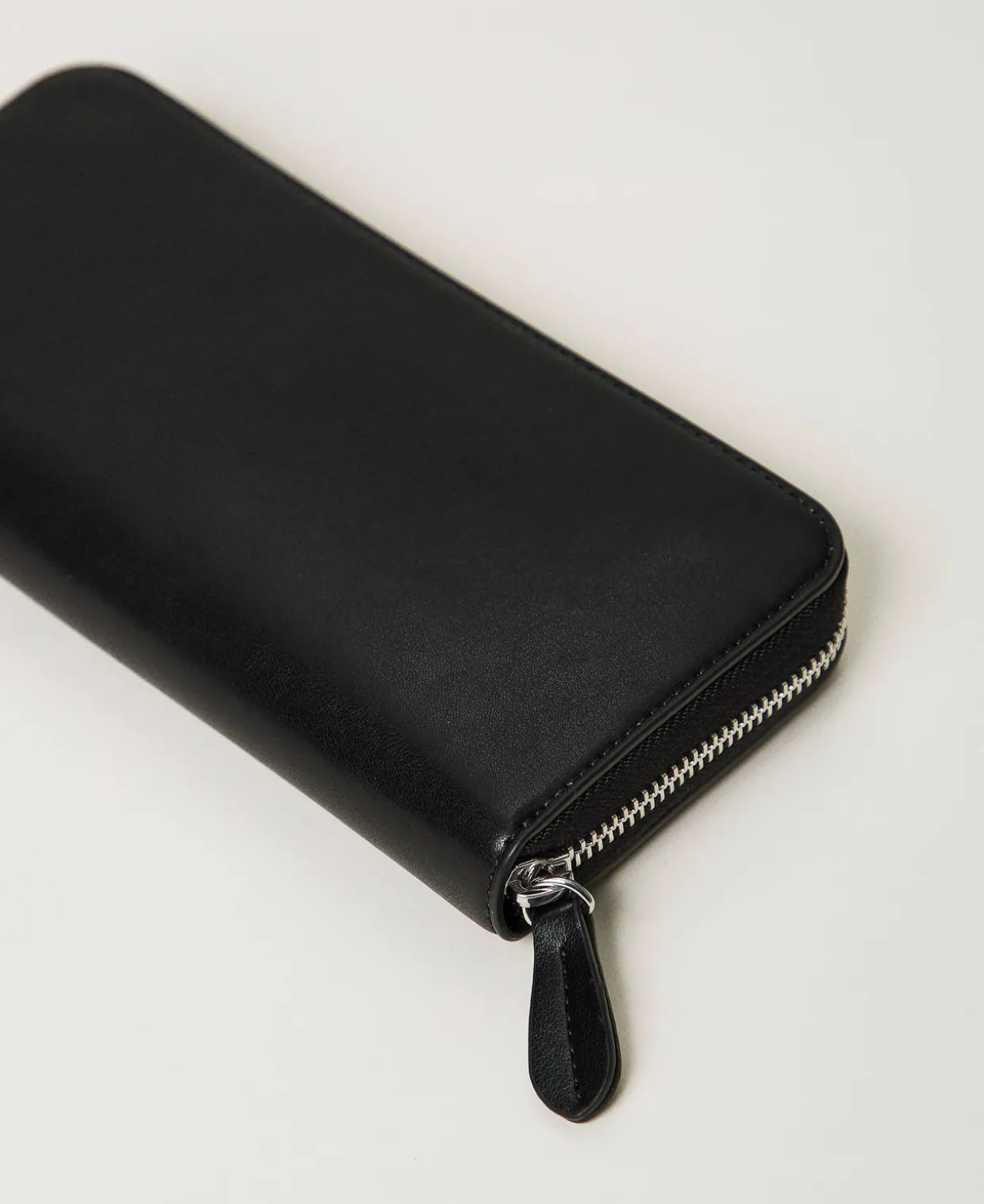 Geldbörse Mit Rundumreißverschluss Und Nieten