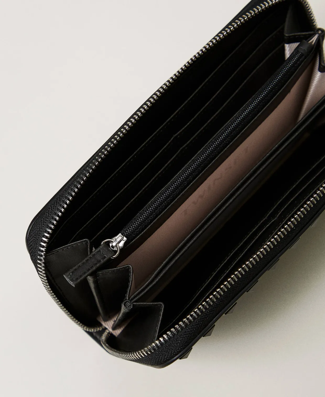 Geldbörse Mit Rundumreißverschluss Und Nieten