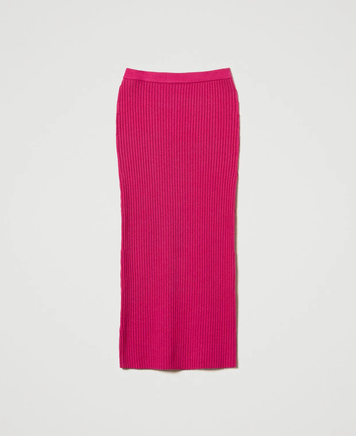 Geripptes Strickkleid In Midilänge