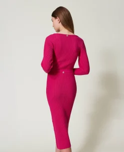 Geripptes Strickkleid In Midilänge
