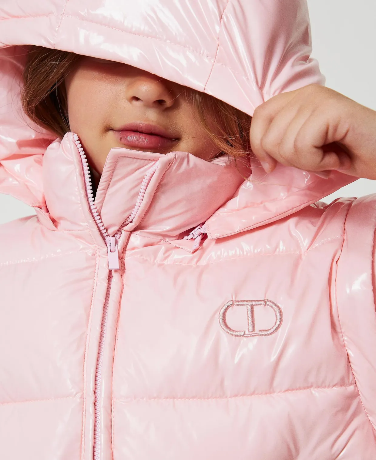 Glänzende Steppjacke Mit Sticklogo