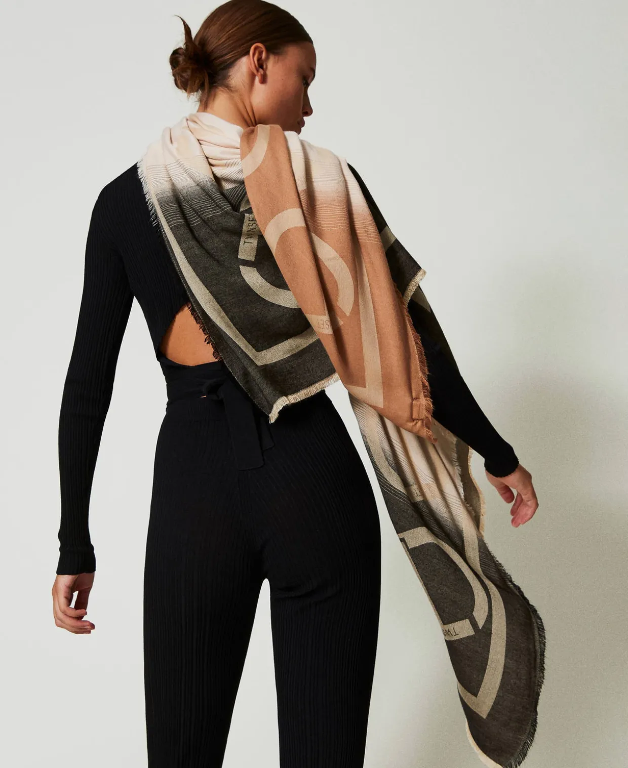 Jacquardtuch Mit Oval Ts