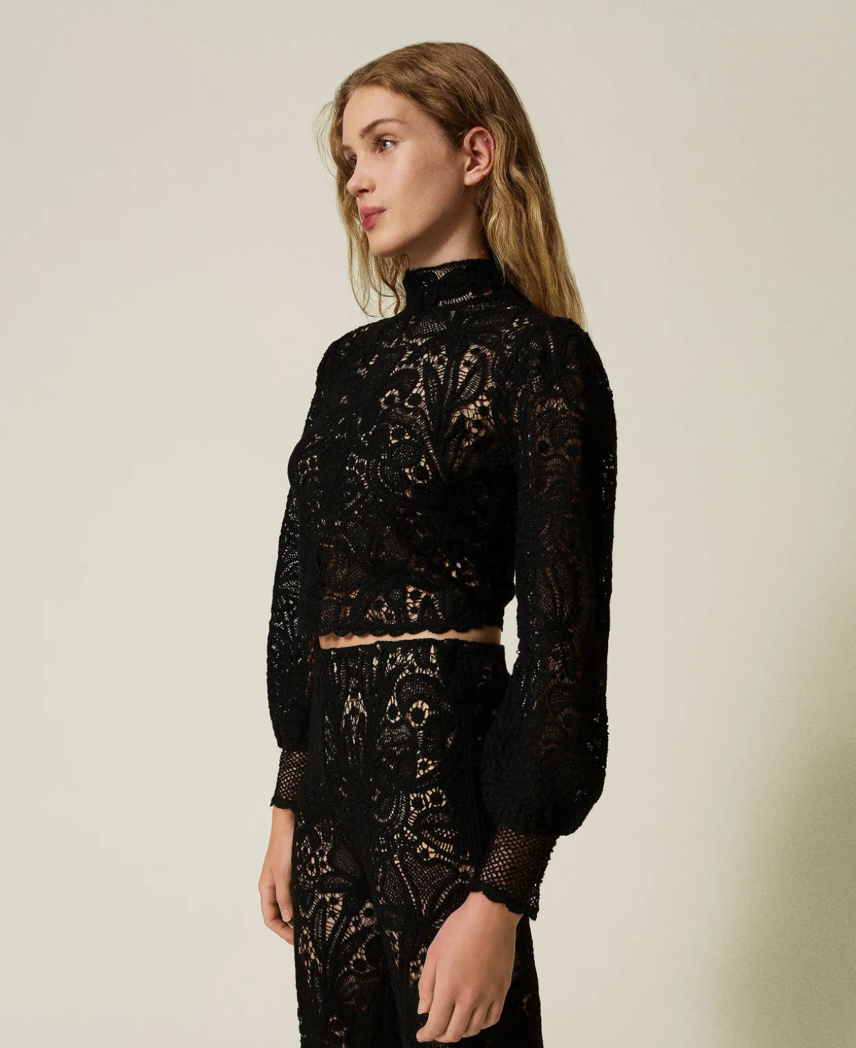 Kastiger Häkelpullover Mit Blumendessin