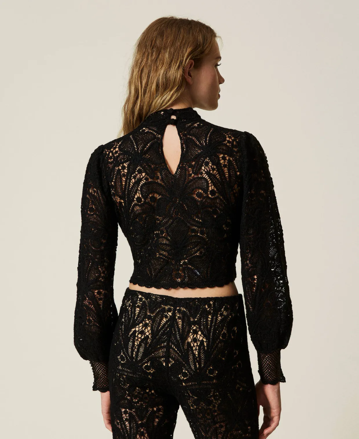 Kastiger Häkelpullover Mit Blumendessin