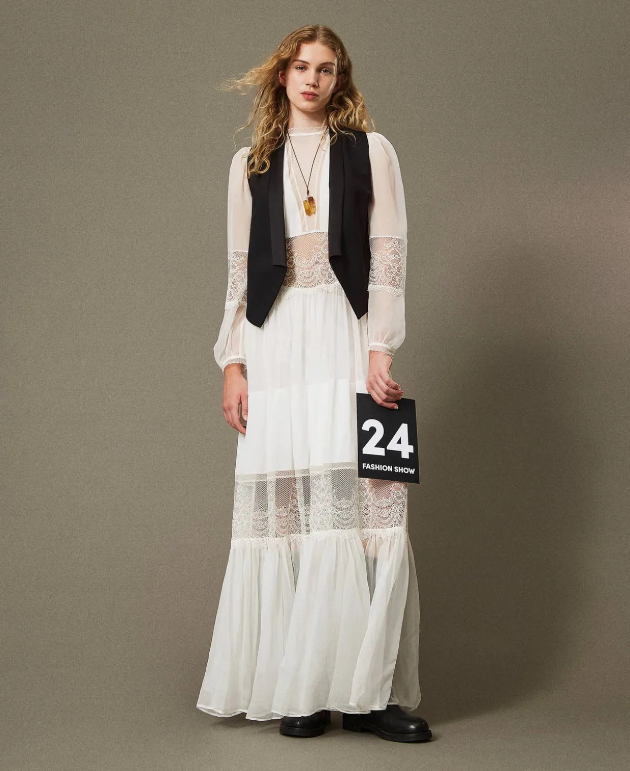 Kleid Aus Seidenkrepon Mit Spitze