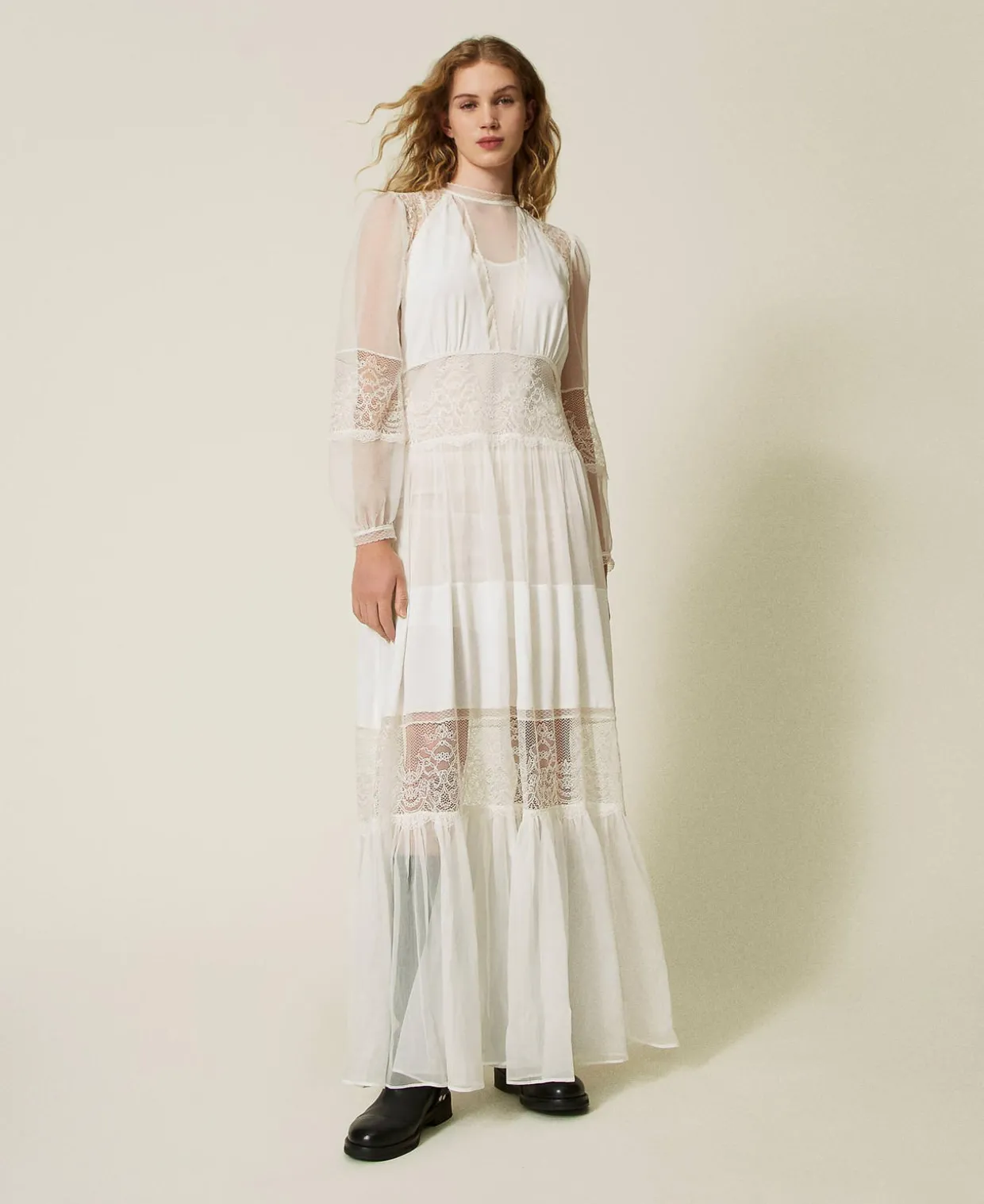 Kleid Aus Seidenkrepon Mit Spitze