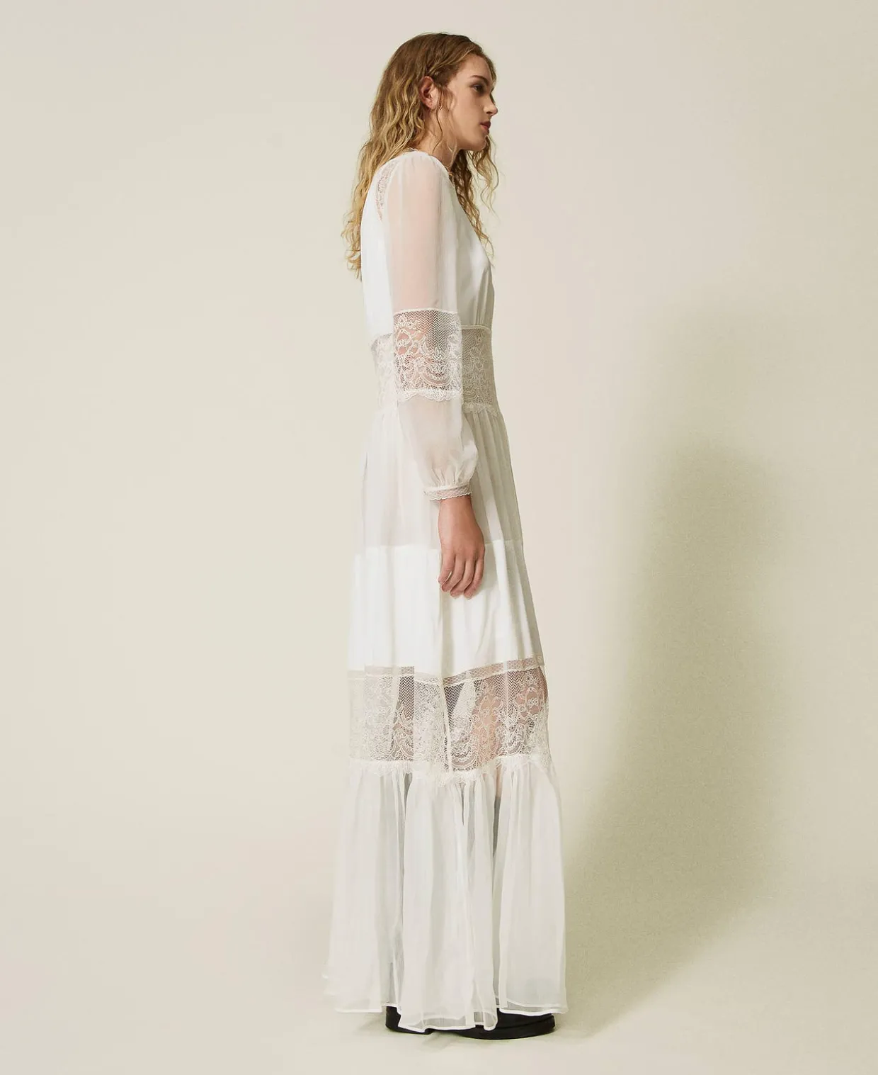 Kleid Aus Seidenkrepon Mit Spitze