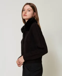 Kurzer Cardigan Mit Kragen Aus Pelzimitat