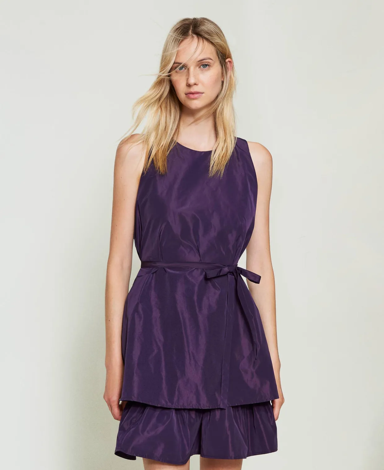 Kurzes Kleid Aus Taft Mit Volants