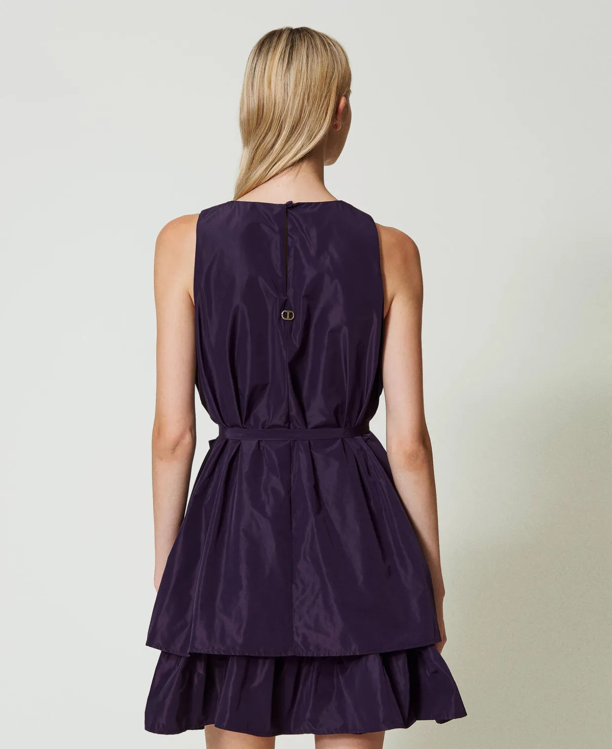 Kurzes Kleid Aus Taft Mit Volants