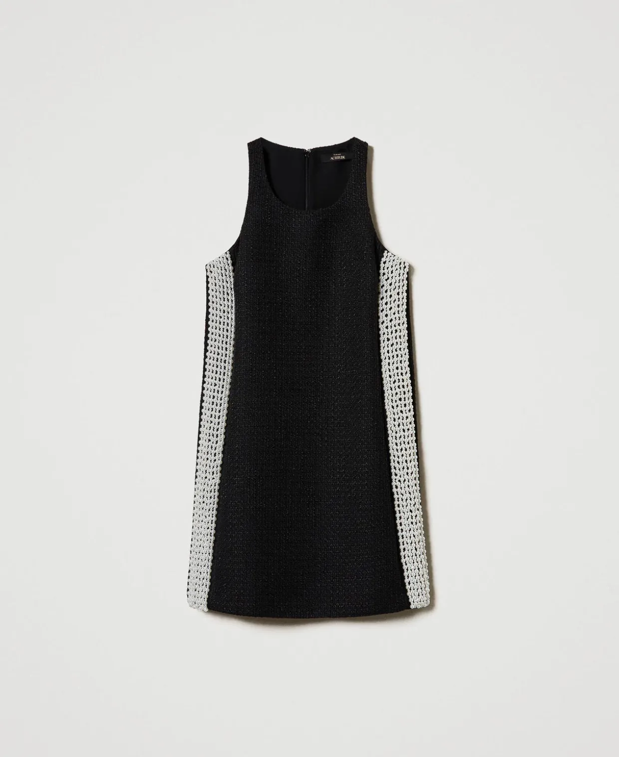 Kurzes Kleid In Grober Weboptik Mit Perlen