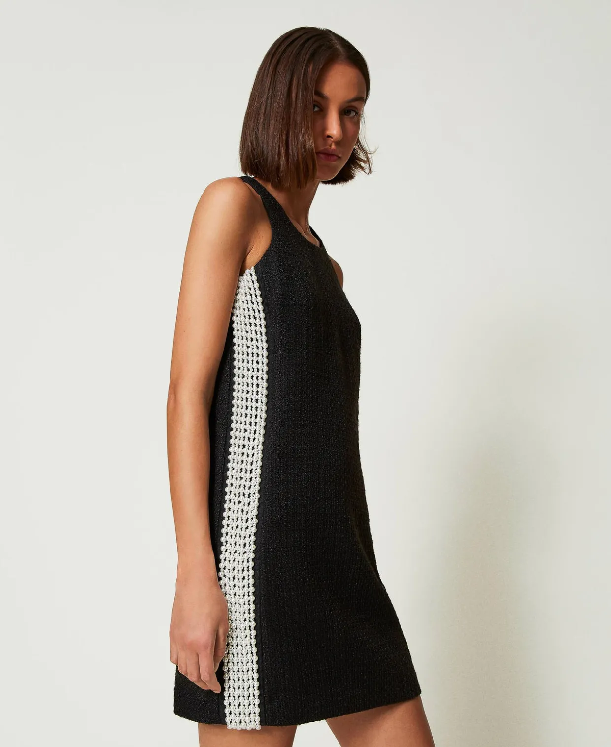 Kurzes Kleid In Grober Weboptik Mit Perlen