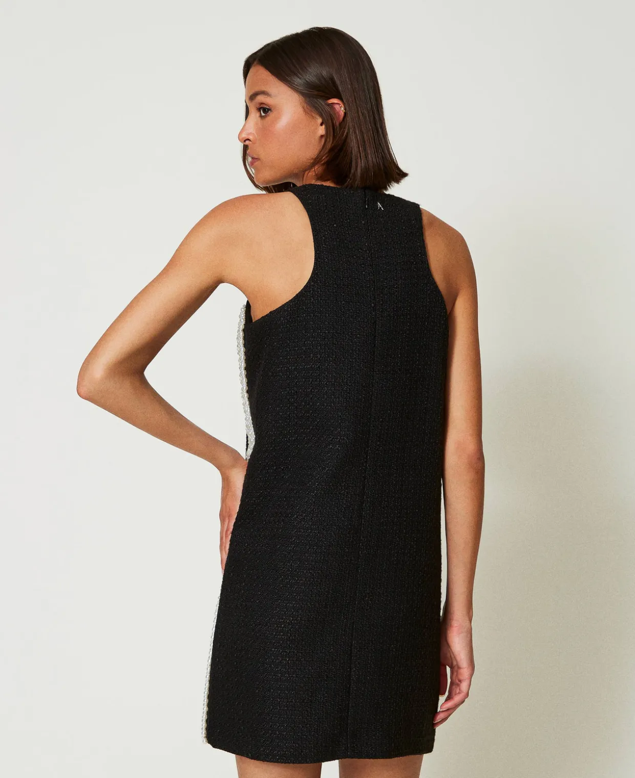 Kurzes Kleid In Grober Weboptik Mit Perlen