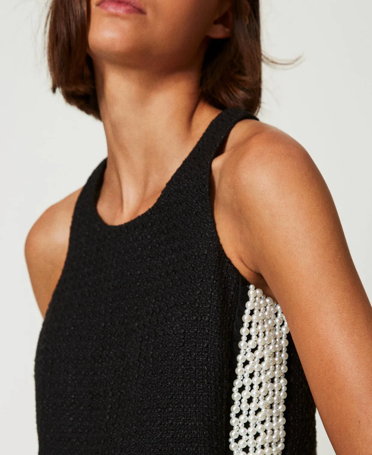 Kurzes Kleid In Grober Weboptik Mit Perlen