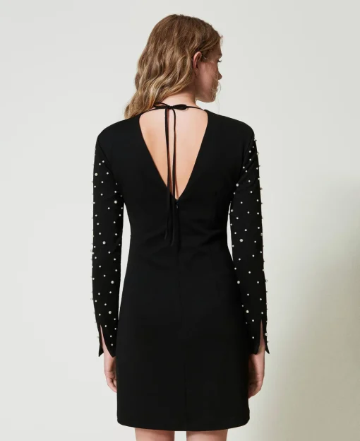Kurzes Kleid Mit Perlen