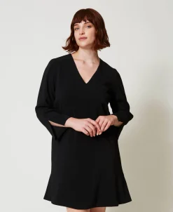 Kurzes Kleid Mit Volant Und „Oval T“-Kettchen