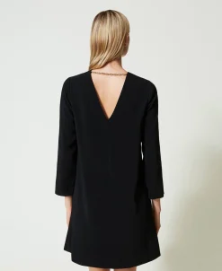 Kurzes Kleid Mit Volant Und „Oval T“-Kettchen