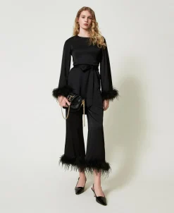 Kurzes Satinkleid Mit Federn