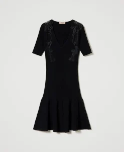 Kurzes Strickkleid Mit Spitze