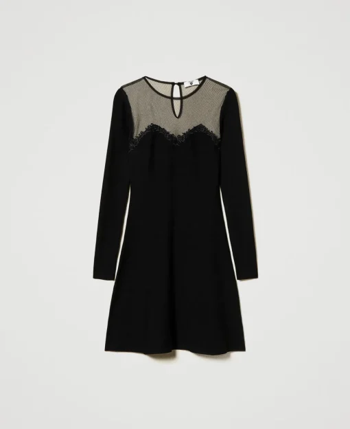 Kurzes Strickkleid Mit Tüll Und Stickerei