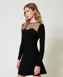 Kurzes Strickkleid Mit Tüll Und Stickerei
