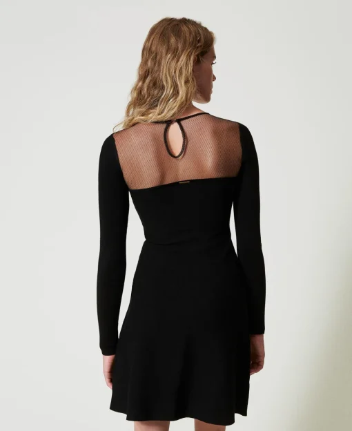 Kurzes Strickkleid Mit Tüll Und Stickerei