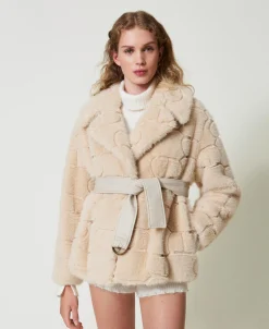 Kurzmantel Aus Pelzimitat Mit Oval Ts