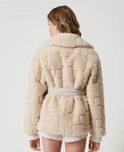 Kurzmantel Aus Pelzimitat Mit Oval Ts