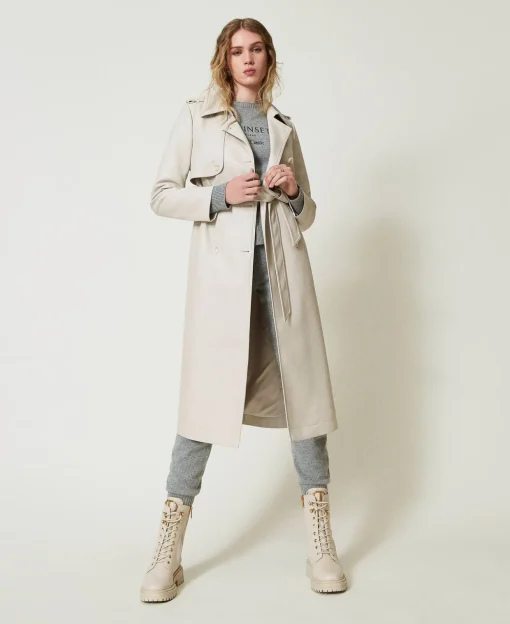 Langer Trenchcoat Mit Beschichtung Und Gürtel