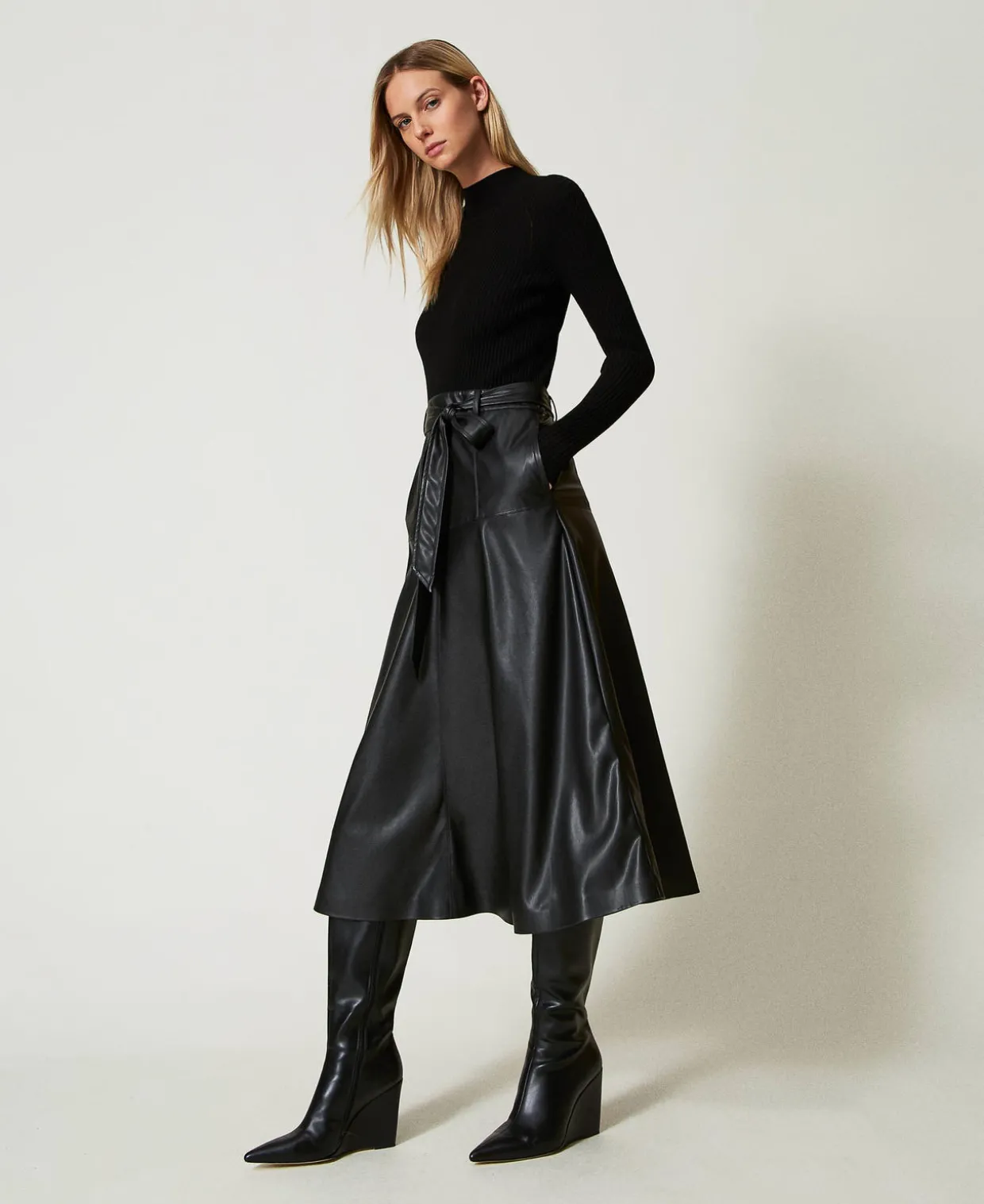 Midikleid Aus Gestrick Und Beschichtetem Gewebe