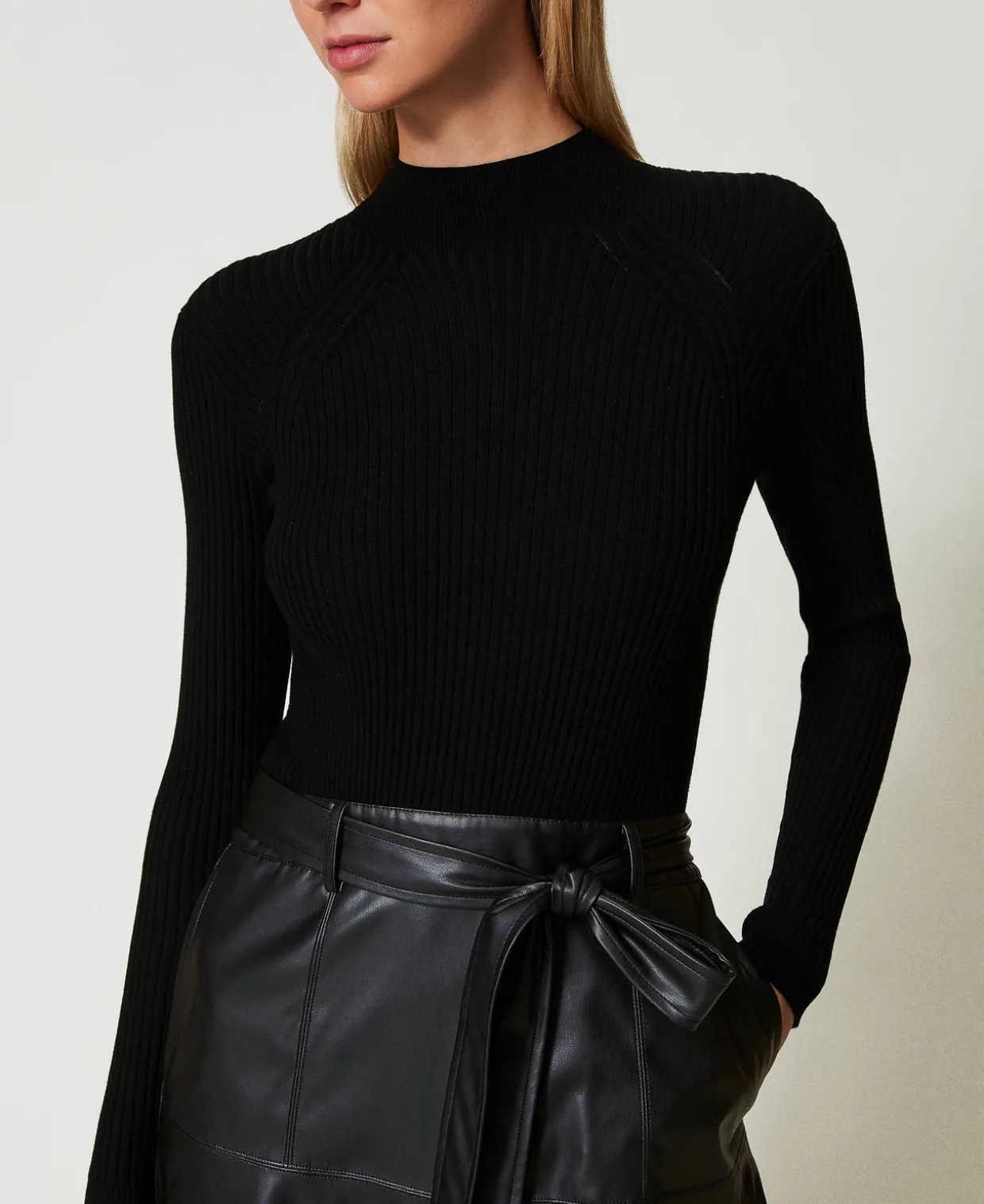 Midikleid Aus Gestrick Und Beschichtetem Gewebe