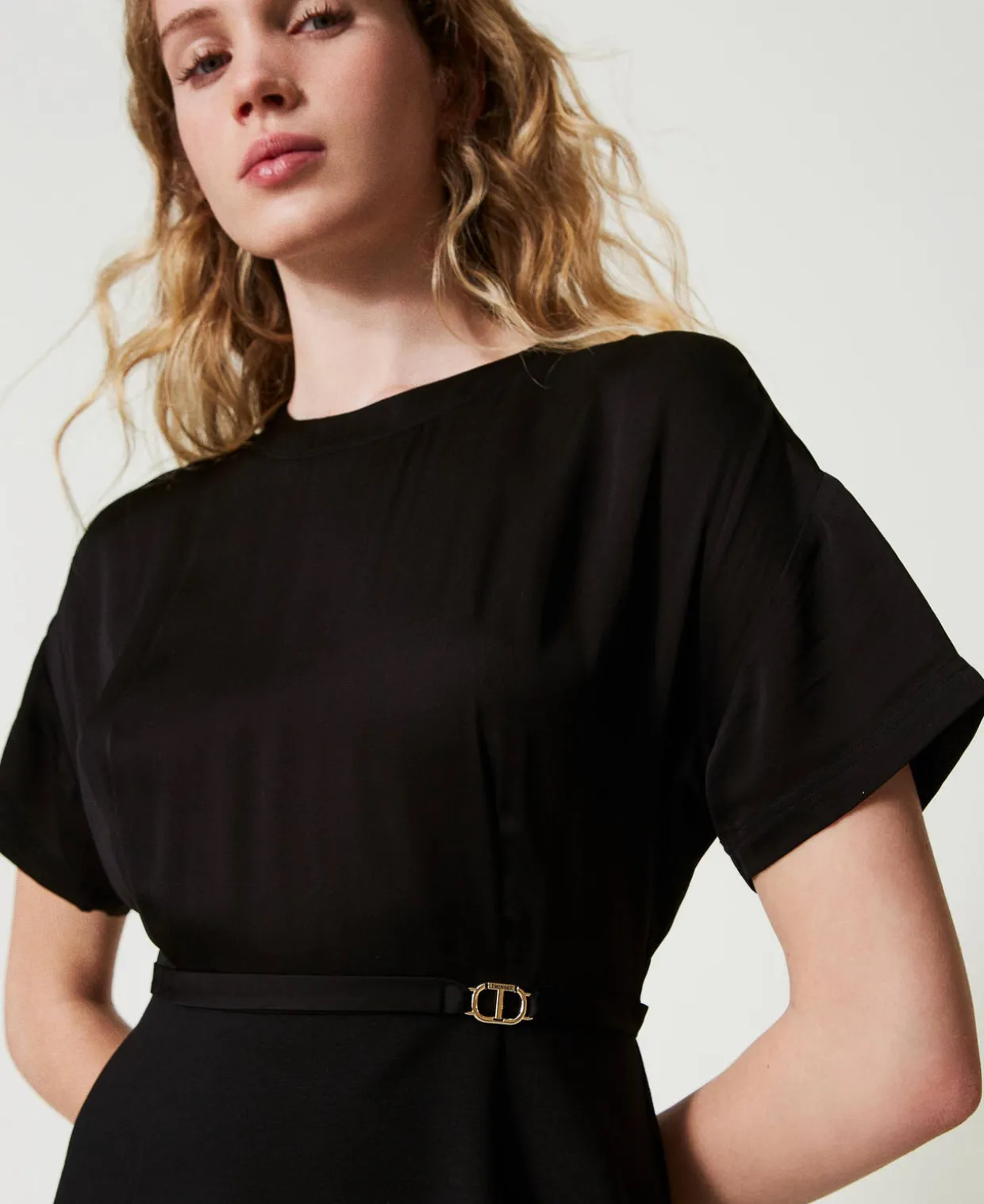 Midikleid Mit „Oval T“-Gürtel